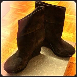 Via Spiga wedge boot black suede